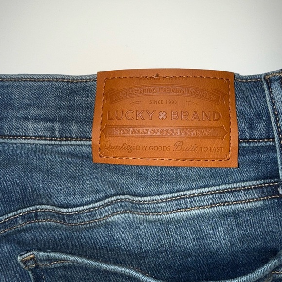 Lucky Brand Classic Blue Jeans - Picture 10 of 10